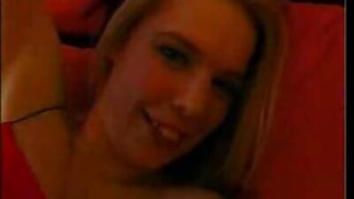 Žavinga šviesiaplaukė dideliu užpakaliuku Tracy Lee joja ant pečių