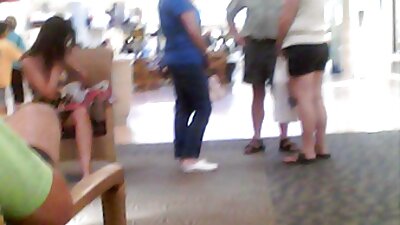 Barmenas už greitus pinigus užsiima seksu su nepažįstamuoju tuščiame bare