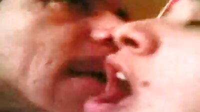 Liesa brunetė mėgsta čiulpti gaidžius ir nuryti didelius krovinius