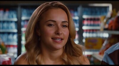 Gražiai kūdikis suteikia dulkintis jos šlapia pūlinga po dušo miegamajame