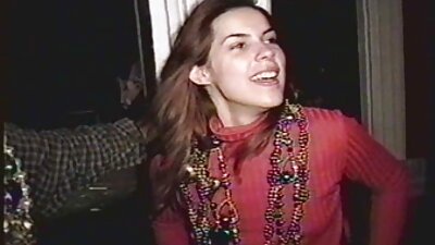 Masyvus juodas velenas vonioje gręžia žaviąją Lily Labeau