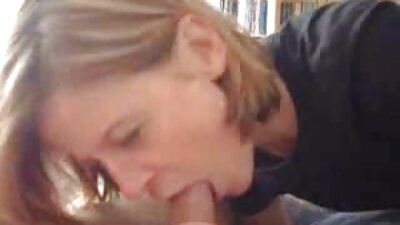 Įsiskverbia į šviesiaplaukę, kuri vis dar karšto kūno