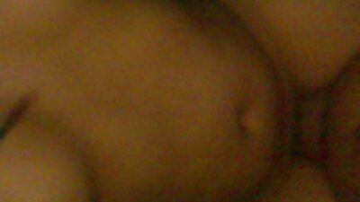 Dvi merginos, kurios myli gaidį, taip pat kartu mylisi lesbietėmis