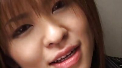 Blondinė čiulpia kietą penį kaip jos burna yra dulkių siurblys